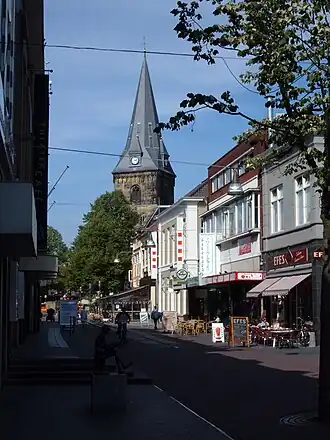 De Langestraat met de Grote Kerk