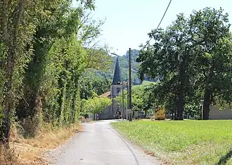 Binnenrijden van het dorp