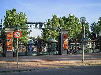 De ingang van Parque de Atracciones