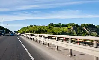 De brug in de R-404 over de Irtysh bij Tobolsk