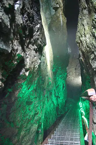 Ingang van de Hoverbergsgrotten