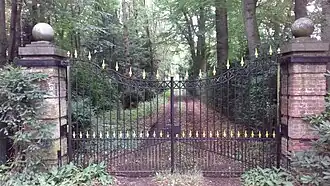 Ingang voormalige draf- en renbaan Cruysbergen