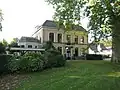Villa met gemetselde serre