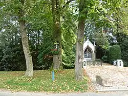 Mariakapel en wegkruis