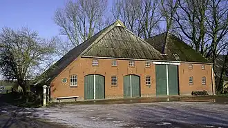Boerderij Quatre Bras uit 1880 aan westzijde van het dorp