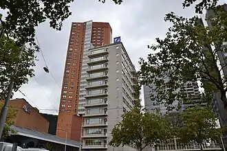 Een nieuw logo van de Deutsche Bank op het dak (2011)