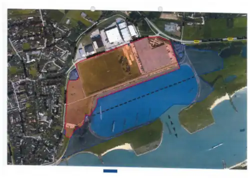 Luchtfoto, met een scheidingslijn over de lengte van de haven. Op het zuidelijk deel rust erfdienstbaarheid. Een noordelijke strook van 30 meter breed is industriehaven.