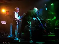 Haydock (tweede van links) met The Swinging Blue Jeans in 2013