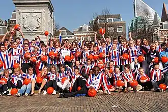 Eric Fuanani met zijn voetbalmaatjes