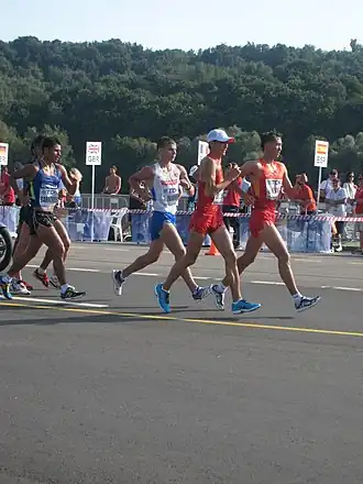 Ivanov (in derde positie) in de kopgroep tijdens de WK van 2013