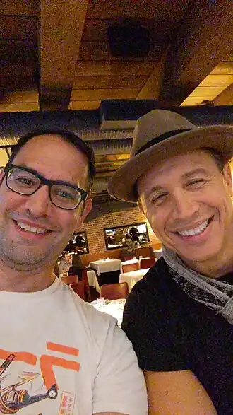 Erik Palladino (rechts)