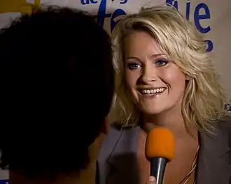 Erikah Karst tijdens een Interview bij het Tros Muziekfeest op het Plein in Ede.