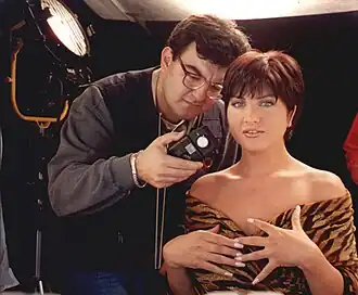 Sibel Can met cameraman Erkan Umut