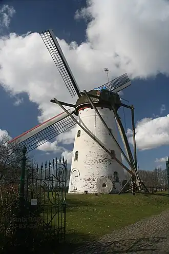 Stenen Molen met rosmolen en molenaarswoning