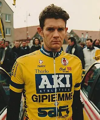 Erwann Menthéour in AKI-tenue