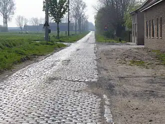 Kruising van steen­straten in Esen