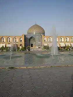 Fonteinen en de Sjeik Lutfallahmoskee