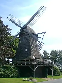 Diekmanns windmolen, bij het station