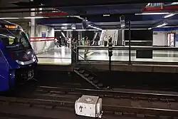 De zijhal naast het perron van lijn 10