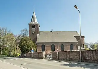 Kerk en toegang kerkhof