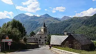 Binnenrijden van het dorp