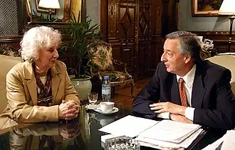Voorzitster Estela Barnes de Carlotto met voormalig president Néstor Kirchner, 2006