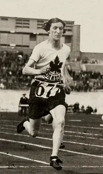 Bobby Rosenfeld in actie op de OS van 1928 in Amsterdam.