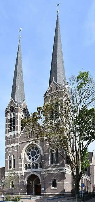 Kerkgebouw aan de Lange Brugstraat