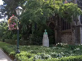 Buste van Edmond Serneels, gebeeldhouwd door Edmond de Valériola