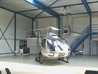 Een Eurocopter EC130 B4 van Heli Holland in een hangar op vliegveld Lelystad.