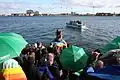 Protest bij het beeld in 2009 om aandacht te vragen voor de stijgende zeespiegel