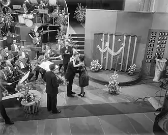 1959: John de Mol feliciteert Teddy Scholten