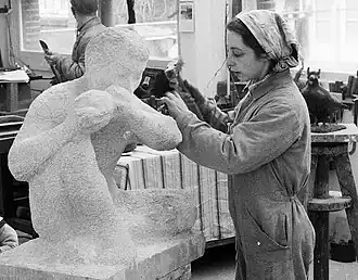 Eva Mendlik in haar atelier (1961)