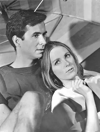Anthony Perkins en Charmian Carr (1966)