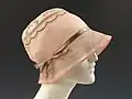 Cloche ontworpen door Jeanne Lanvin, van katoen en metaal, 1925