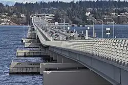 De Evergreen Point Floating Bridge bij Seattle is de langste pontonbrug ter wereld.