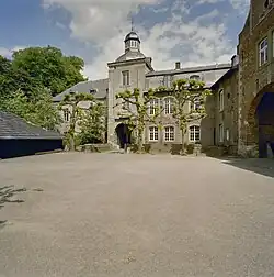 Kasteel Wijnandsrade, Kasteelhoeve, binnenplaats