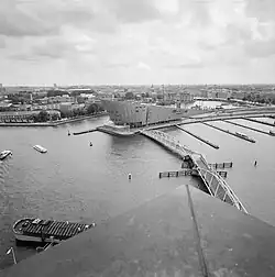 De brug gezien vanaf het voormalige hoofdpostkantoor, 1998