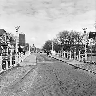 De Midlumerlaan in 1987. Op de achtergrond de verdwenen watertoren.