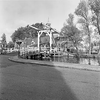 De brug in 1992, gezien vanaf de zuidkant