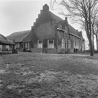De hoeve in 1988, nog voor de restauratie