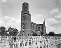 Restanten van de uitgebrande kerk in 1961
