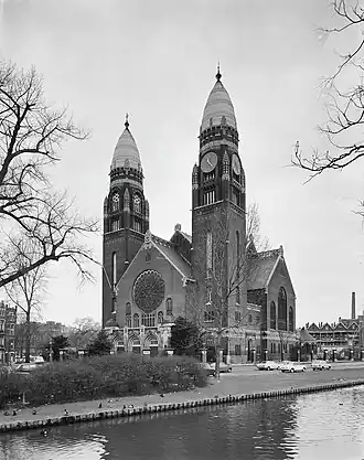 De kerk in 1971, kort voor de sloop