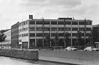 Exterieur van de kookapparatuurfabriek Etna in Breda (1979)