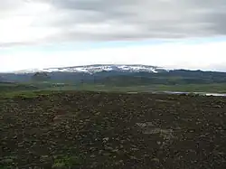 Eyjafjallajökull in 2010, deels met een aslaag bedekt.