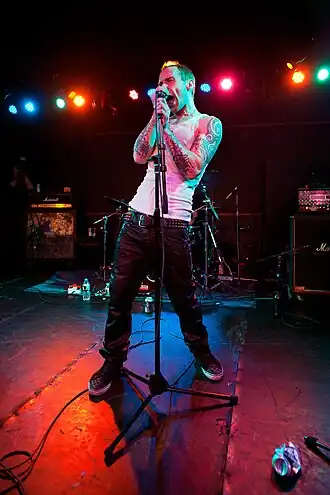 Ezra Kire met Morning Glory in de Knitting Factory in 2010.