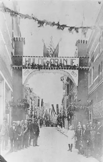 De straat in 1923, bij het 25-jarig regeringsjubileum van koningin Wilhelmina