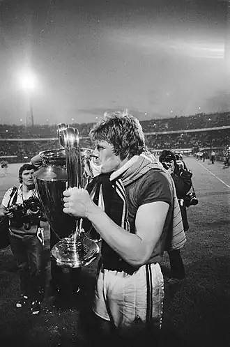 Nigel Spink na winst van de Europacup I in 1982