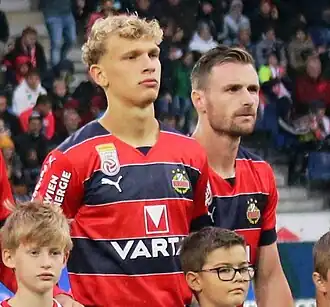 Querfeld (links) in 2022 als speler van Rapid Wien