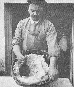 Zachtmaken van de boter met spatula